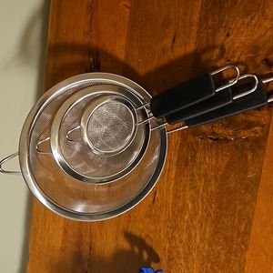 3 stackable colanders